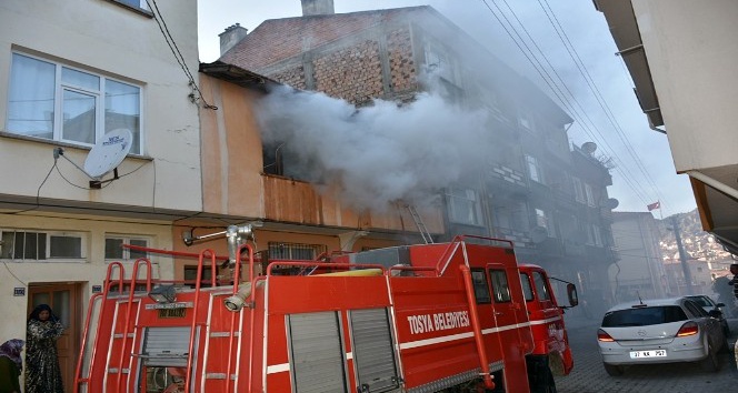 Tosya’da ev yangını