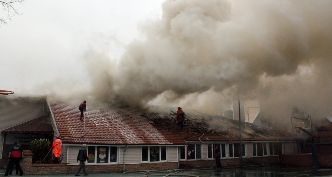 Zonguldak’ta anaokulu alev alev yandı