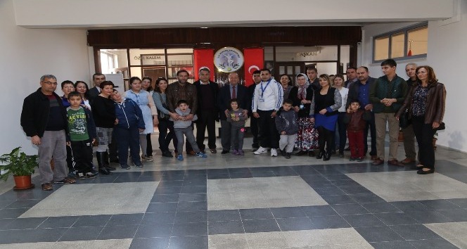 Otizmli çocukların ailelerinden Başkan Özakcan’a teşekkür ziyareti