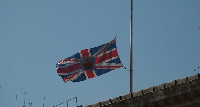 İngiltere Başkonsolosluğunda bayrak yarıya indirildi