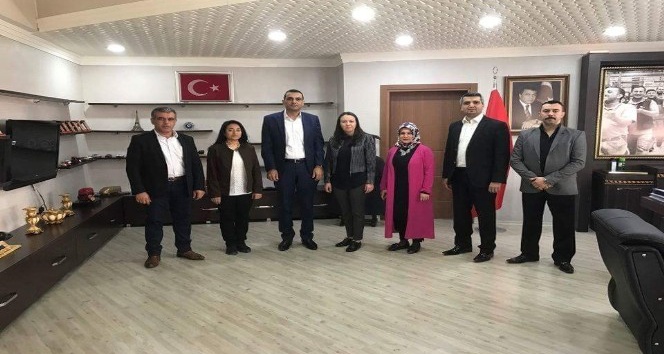 Ak Partili kadınlardan Türk Metal Sendikasına taziye ziyareti