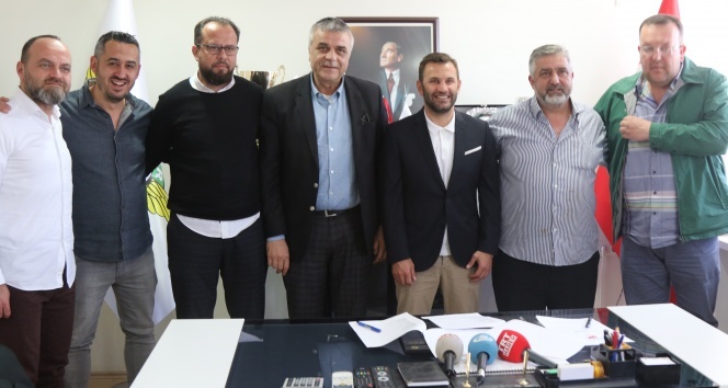 Göztepe&#039;den istifa eden Okan Buruk, Akhisar Belediyespor’a imzayı attı