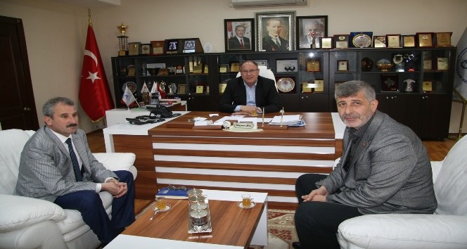 Susurluk Belediye Başkanı Hızlıoğlu’ndan Başkan Dişli’ye ziyaret
