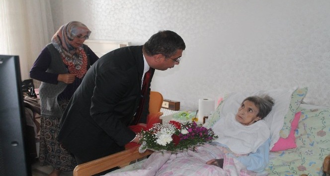 Dr. Happani, yaşlı hastaları evlerinde ziyaret etti
