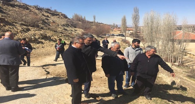 Vali Tapsız, heyelan bölgesinde incelemelerde bulundu