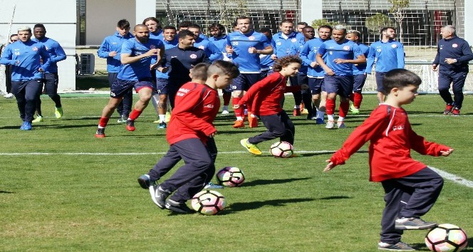 Antalyaspor’da neşeli antrenman