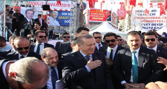 Cumhurbaşkanı Erdoğan vatandaşlarla fotoğraf çektirdi