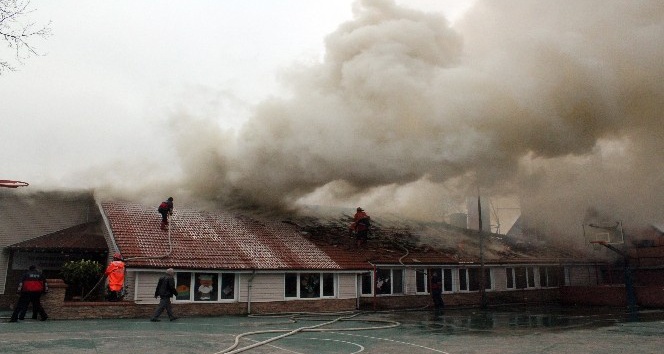 Anaokulu binasının çatısındaki yangının ardından