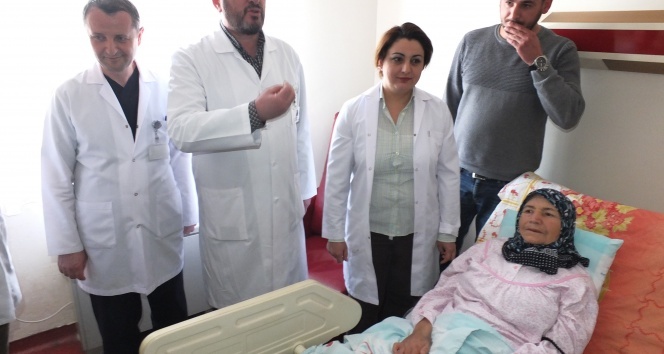 75 yaşındaki Meliha Balcı&#039;nın karnından 15 kiloluk kitle çıktı