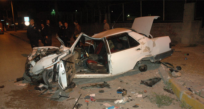 Otomobil elektrik direğine çarptı: 1 yaralı | Adana haberleri
