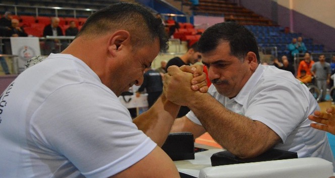 Engelliler Türkiye bilek güreşi şampiyonası