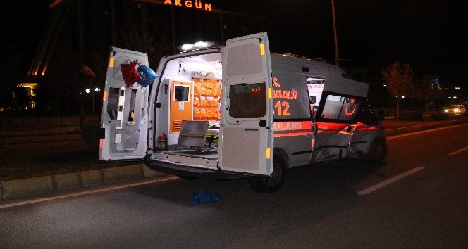 Elazığ’da ambulansla otomobil çarpıştı: 2 yaralı