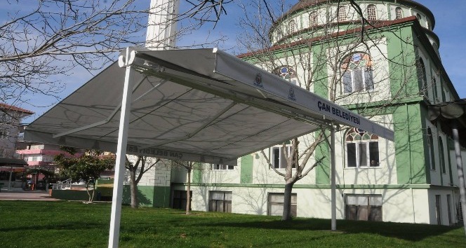 Çan Belediyesi ilçedeki camileri tente ile donatıyor