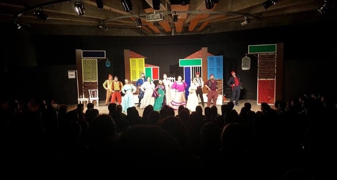 Odunpazarı Belediye Tiyatrosu Ankaralı tiyatro severlerle bir araya geldi