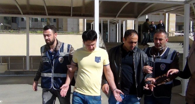 Antalya’da turistlere kendilerini polis olarak tanıtan 2 İranlı yankesici tutuklandı