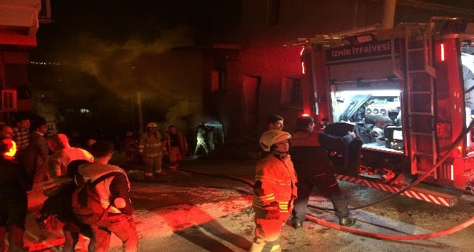 İzmir’de metruk bir binada yangın çıktı