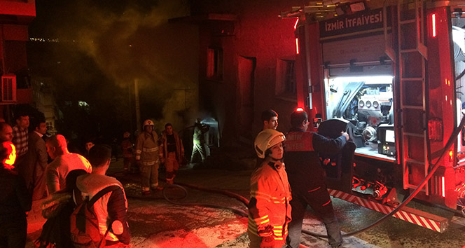 İzmir&#039;de metruk bir binada yangın çıktı