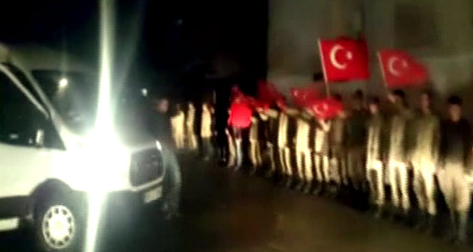 Bitlis’te 13 terörist öldüren askerler mehter marşı ve Türk Bayrakları ile karşılandı