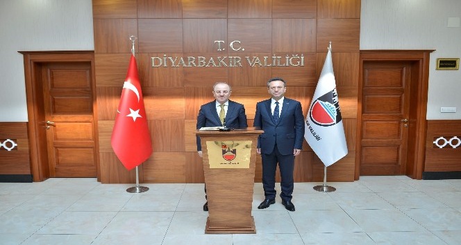 İçişleri Bakan Yardımcısı Öztürk Diyarbakır Valiliğini ziyaret etti
