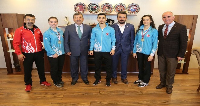 Başkan Karabacak, Balkan şampiyonlarını ağırladı