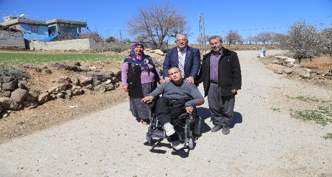 Şehitkamil’de 4 engelliye daha akülü araç ve tekerlekli sandalye dağıtıldı
