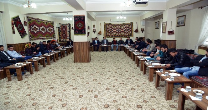Belediye Başkanı AEÜ Fakülte ve Bölüm temsilcilerine Anayasa değişikliğini anlattı