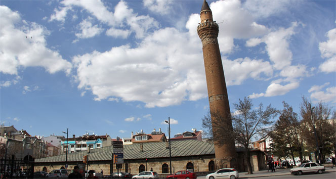Bu minare asırlardır hareket ediyor