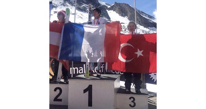 Ayşe Kader Yavuz, kayakta dünya üçüncüsü oldu