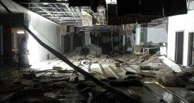 Hastane inşaatında asma tavan çöktü