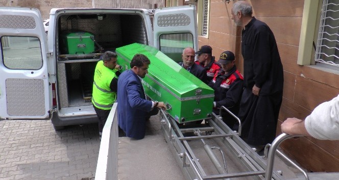 Kardeşlerin kavgasında ölen kişinin cenazesi adli tıp morguna kaldırıldı