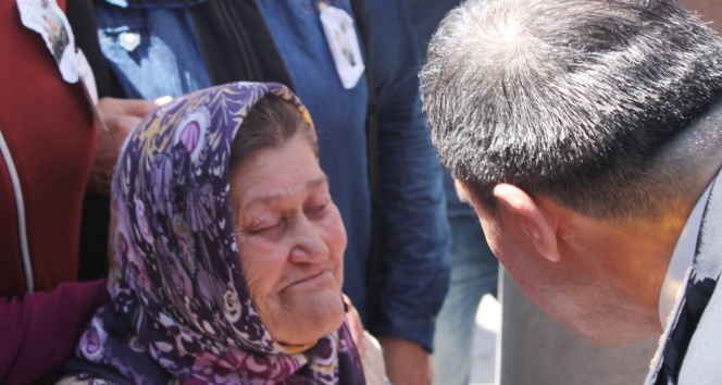 Şehit Astsubay Ömer Halisdemir’in annesi hayatını kaybetti