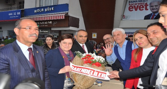 AK Parti’li Fatma Güldemet Sarı Kadirli’de halka hitap etti