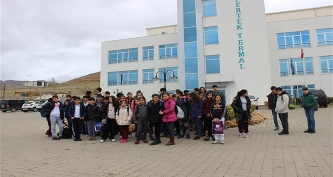 Tunceli Belediyesi’nden başarılı öğrencilere termal gezisi