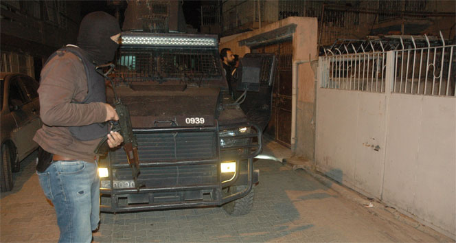 Adana’da yasa dışı sol örgütlerine yönelik operasyon: 14 gözaltı