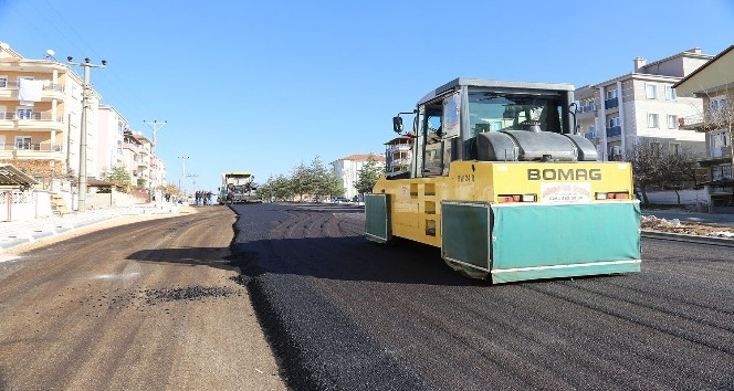 Çalışkan: “Bu yıl en az 100 bin ton asfalt sermeyi hedefliyoruz”