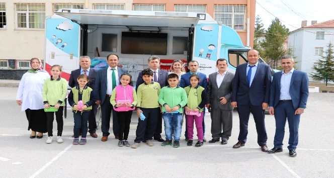Yozgat’ta öğrencilere diş sağlığı seti dağıtıldı