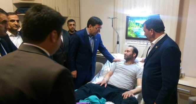 AK Parti Genel Başkan Yardımcısı Yılmaz, yaralı korucuyu ziyaret etti