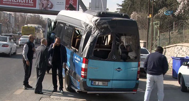 Başkent'te dolmuş devrildi: Yaralılar var