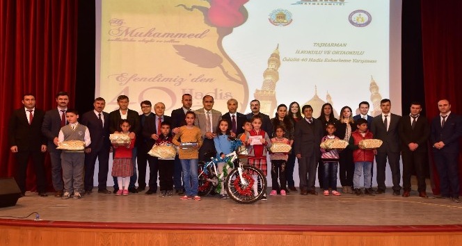 Ahlat’ta ödüllü 40 hadis ezberleme yarışması