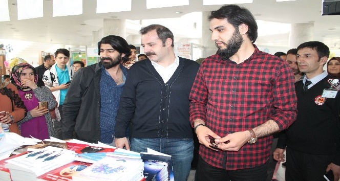 Diriliş Ertuğrul oyuncuları Kutluca ve Batuhan Konya Kitap Günleri’nde