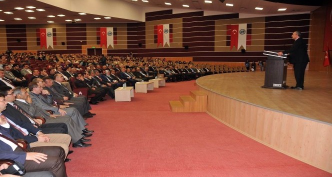 “Yeni Dünya Düzeni İnşasında Türkiye’nin Rolü ve Karaman’ın Geleceği” konferansı
