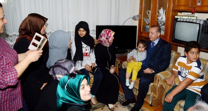 Cumhurbaşkanı Erdoğan�dan sürpriz ev ziyareti Tamam mı reis?
