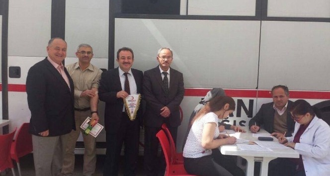 Eskişehir Atatürk Lisesi’nden Türk Kızılay’ına kan bağışı