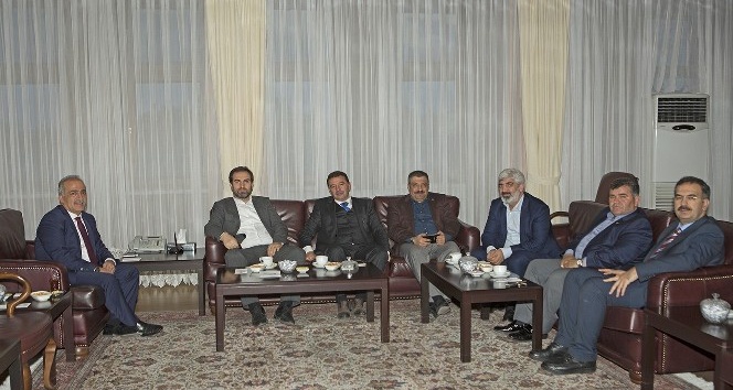 Başbakan Başdanışmanı Mustafa Şen ile GENAR Araştırma Şirketi Başkanı İhsan Aktaş, Rektör Çomaklı’yı Ziyaret Etti