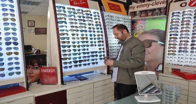 Optisyen Evren Kınık, vatandaşları güneş gözlüğü kullanımı konusunda uyardı
