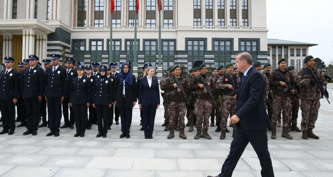 Cumhurbaşkanı Erdoğan polislerle bir araya geldi