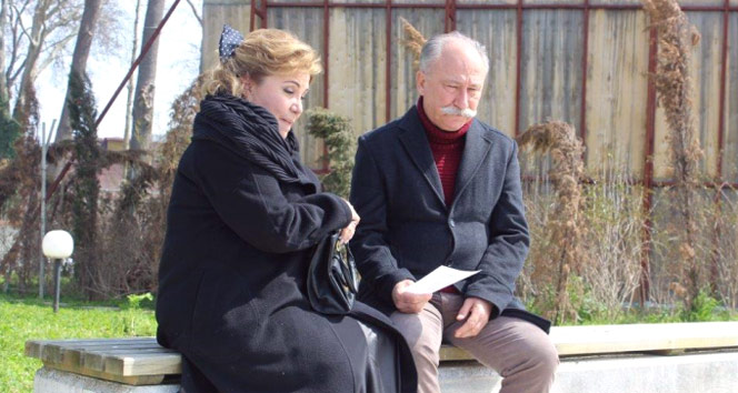 'Hangimiz Sevmedik'te Münir ve Adile gizlice evlenmeye karar verirler!