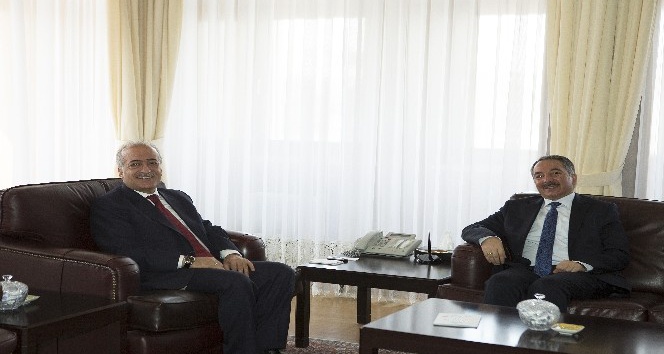 Rektör Karabulut Atatürk Üniversitesi Rektörü Prof. Dr. Ömer  Çomaklı’yı ziyaret etti
