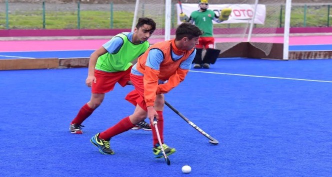 U16 Erkekler Hokey Milli Takım kampı Osmaniye’de başladı