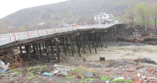 Bingöl’deki selin zararı gün ağarınca ortaya çıktı